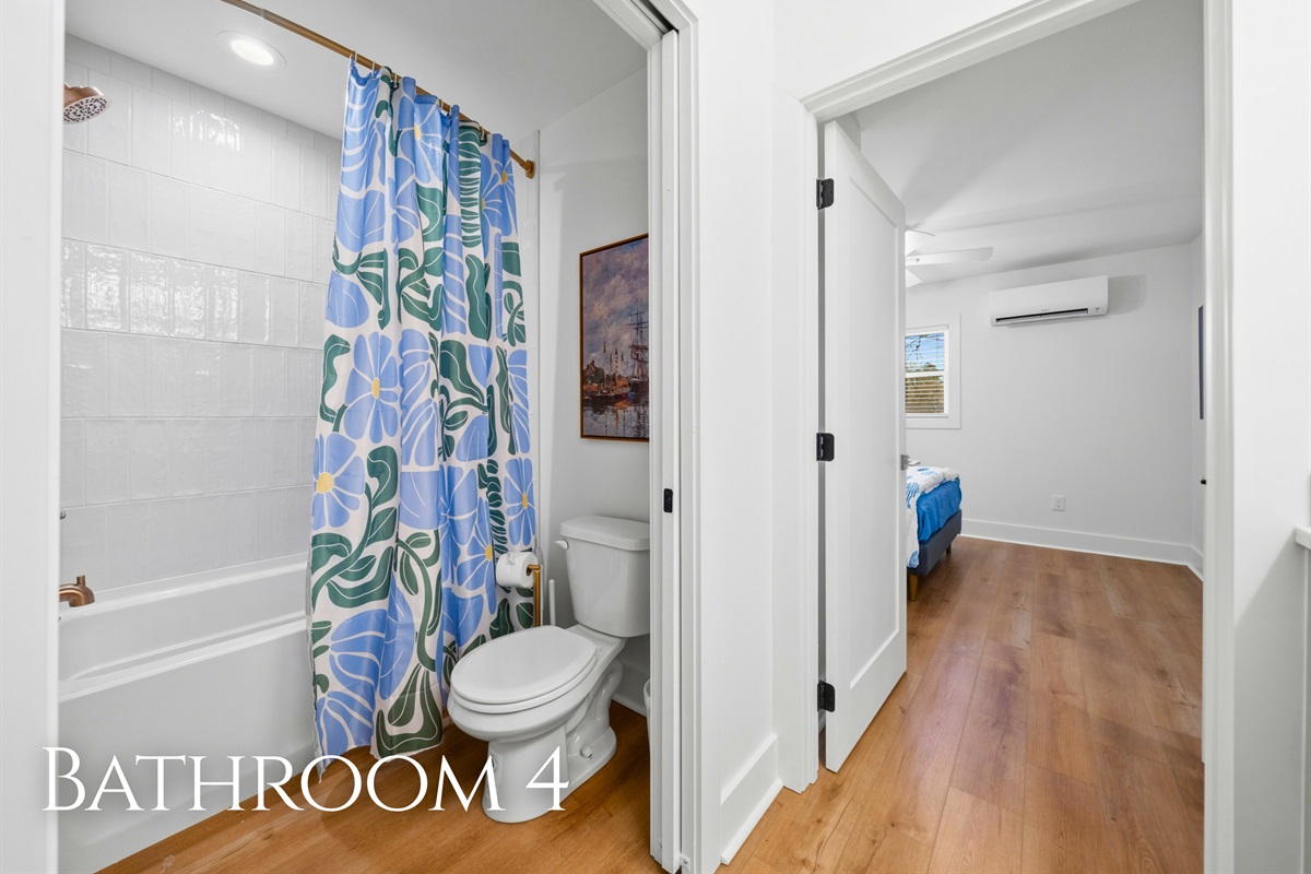 Clean lines and bright finishes give this bathroom a fresh and simple feel that&rsquo;s easy to enjoy.