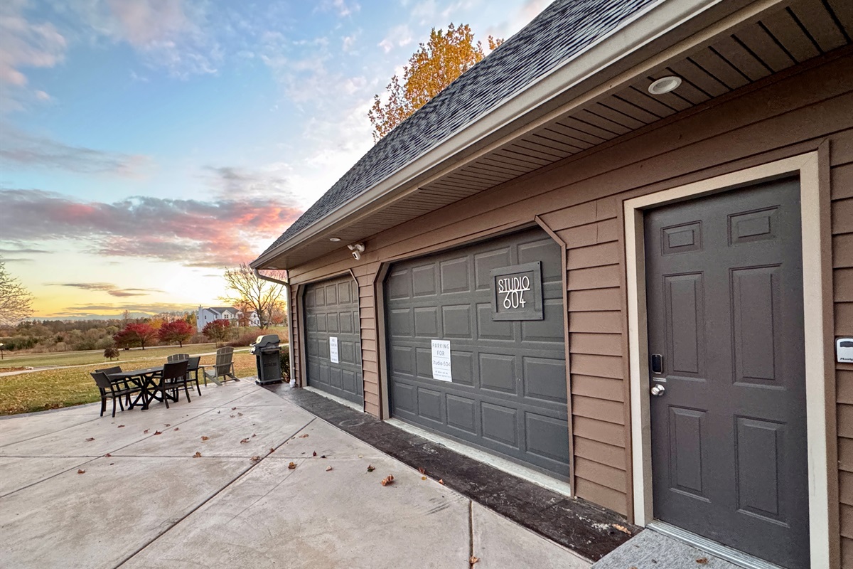 Set on 5 acres, peaceful and quiet area. Close to town. Great space to walk dogs or just decompress. And no shared walls with any other living space.