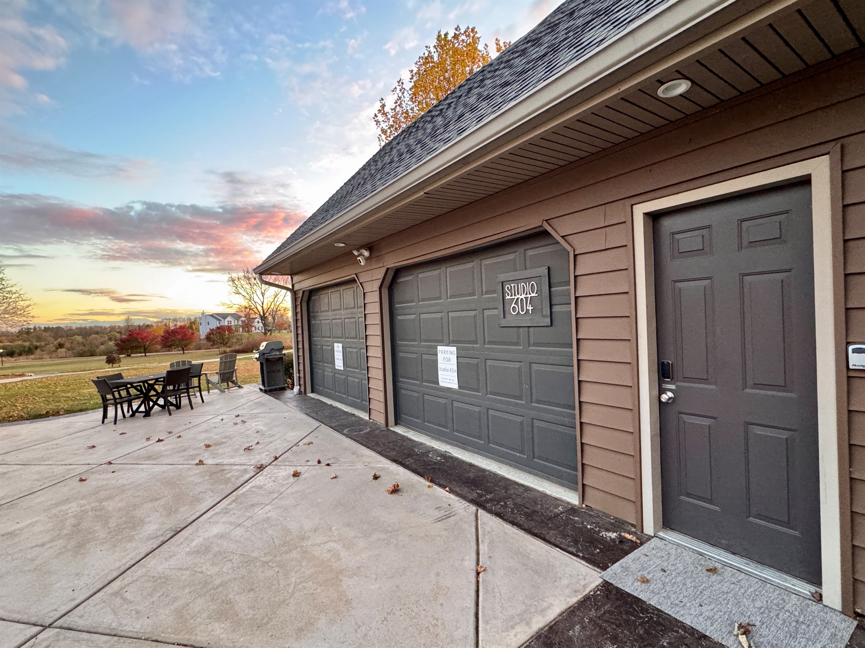 Set on 5 acres, peaceful and quiet area. Close to town. Great space to walk dogs or just decompress. And no shared walls with any other living space.