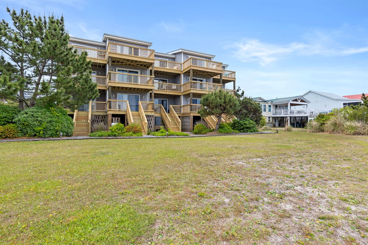 Spacious shared green area&mdash;perfect for relaxing or outdoor games