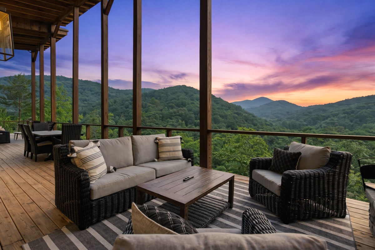 Soft seats and starlit skies invite long conversations.