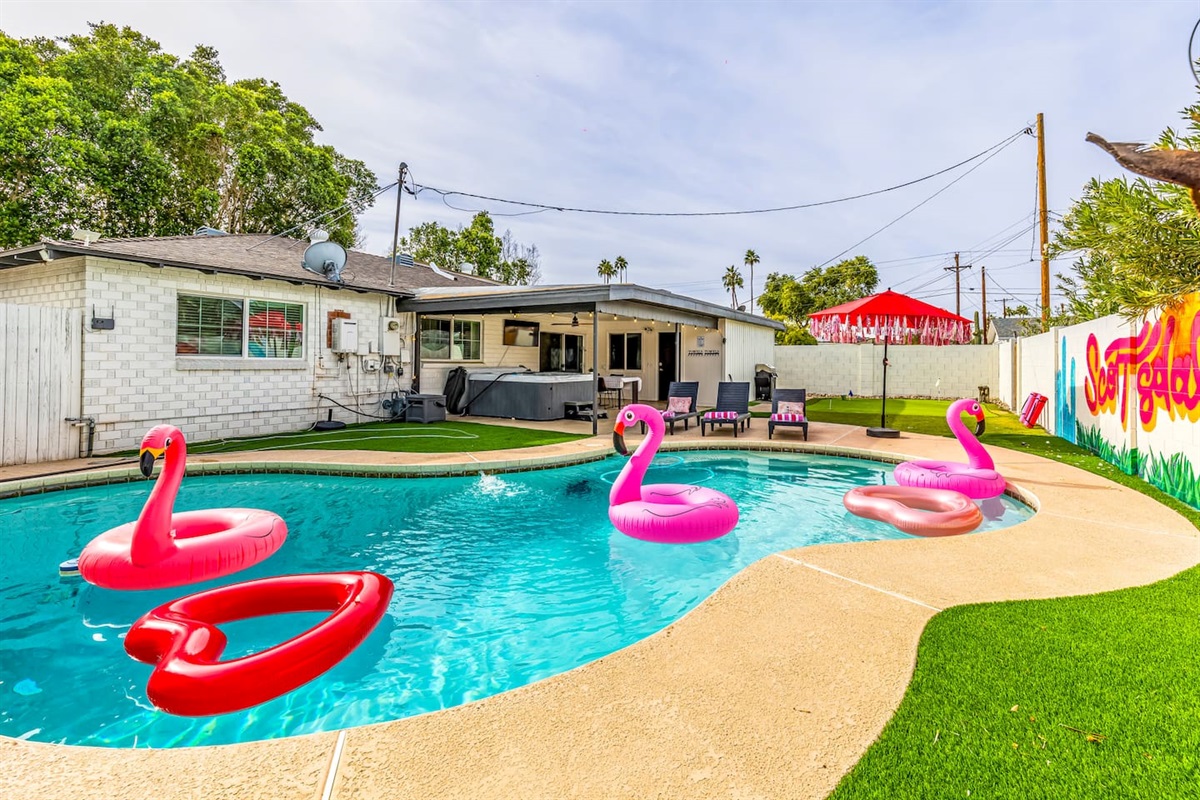 Make a splash with flamingo floaties and heart-shaped loungers in your own private pool—perfect for sun-drenched afternoons in Arizona.

