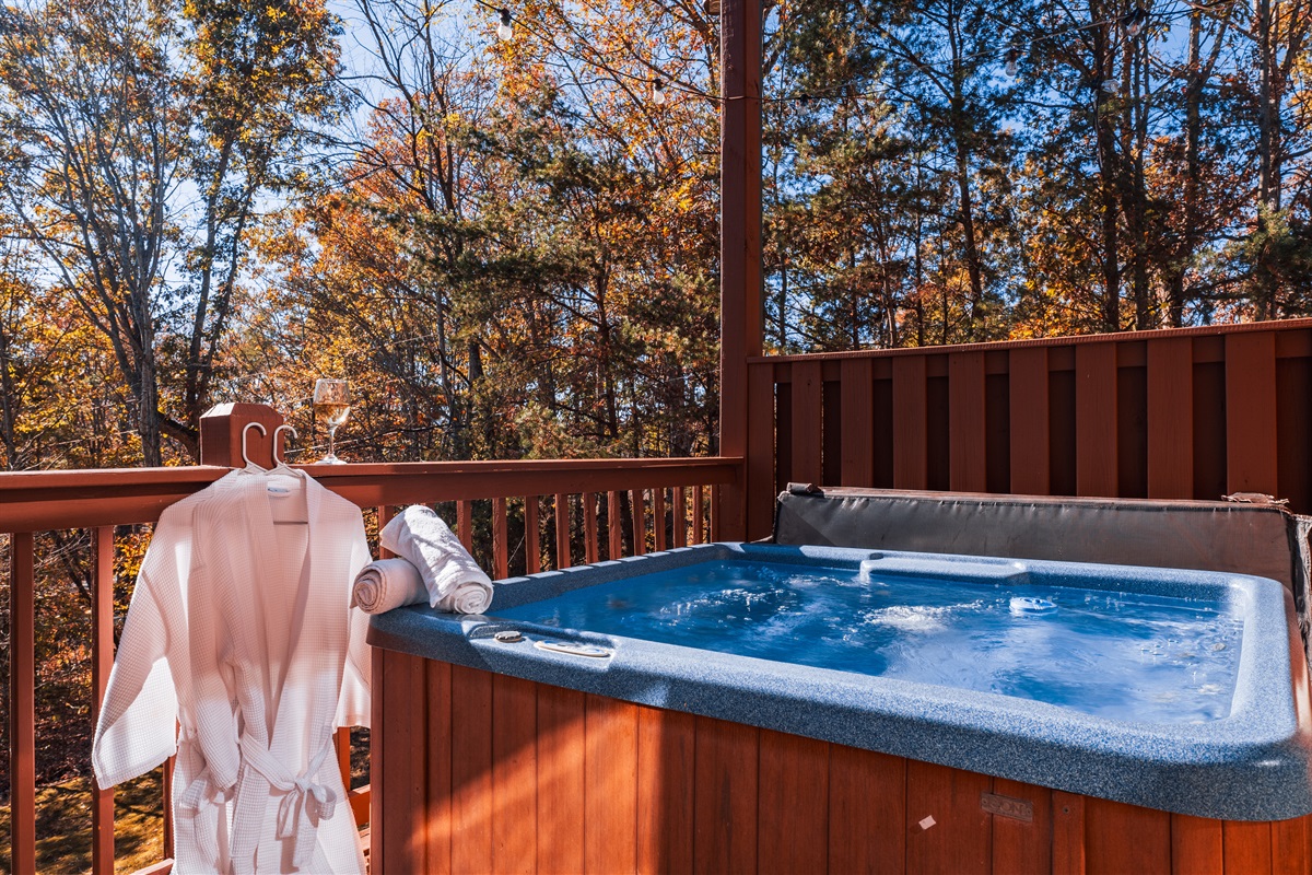 Property Managed By KickbackStays.com; We enjoyed the hot tub and spending time in a luxurious cabin with mountain views in Sevierville on this vacation. We had a great time relaxing.