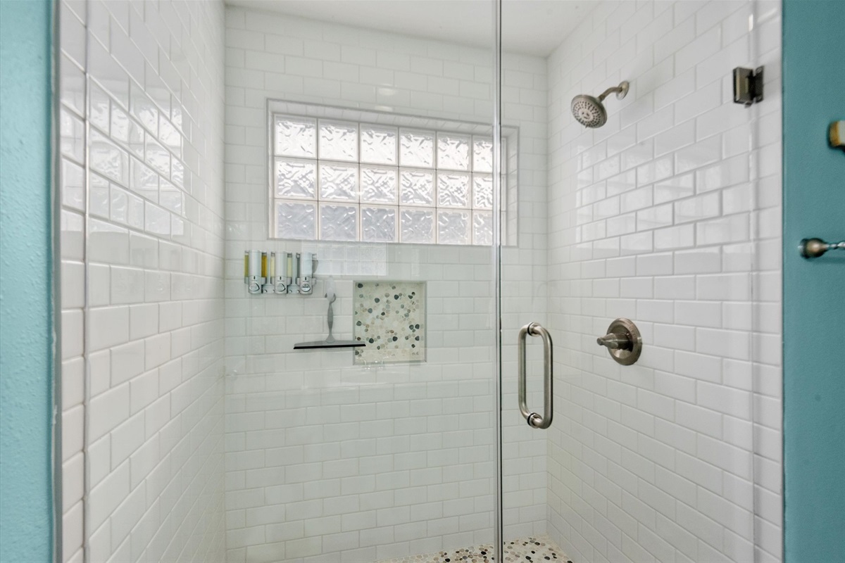 e40b1559fdce40a481aa16d6de2e0c5b Large | Beachhouse | Texas | TX | Vacation Homes | Galveston | Crystal Beach | Kokomo | Breezy Days | Beachfront Elegance | Sunrise Serenity | Southern Sands Property Management, LLC