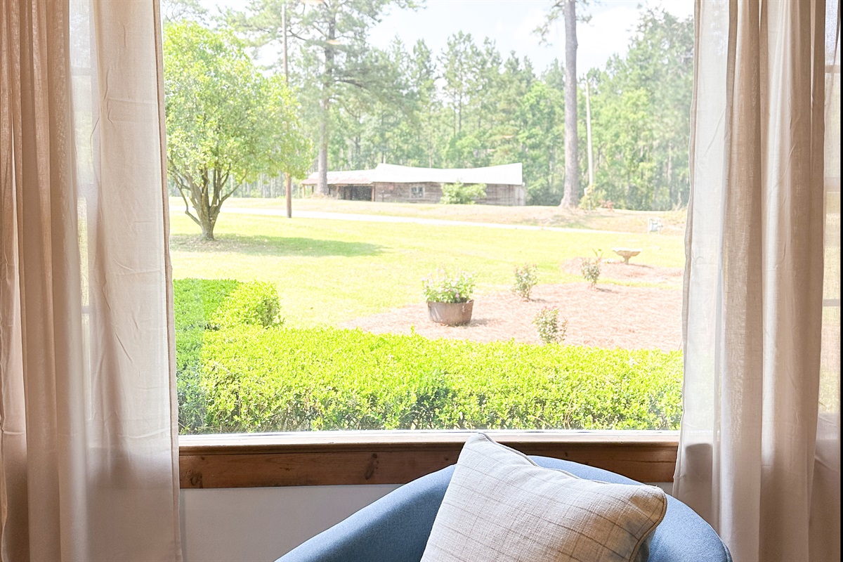 Farmhouse Livin' at its best! Simple. Clean. Peaceful