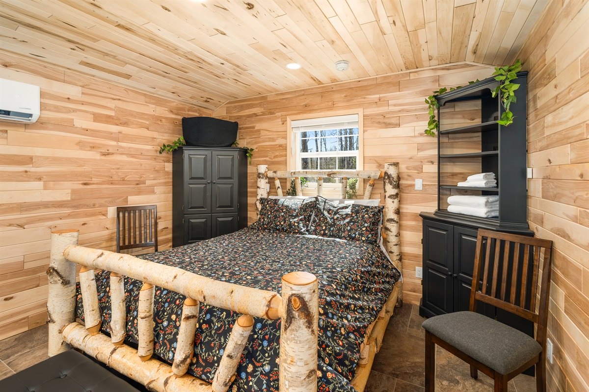 Ridge Cabin - Queen Bed