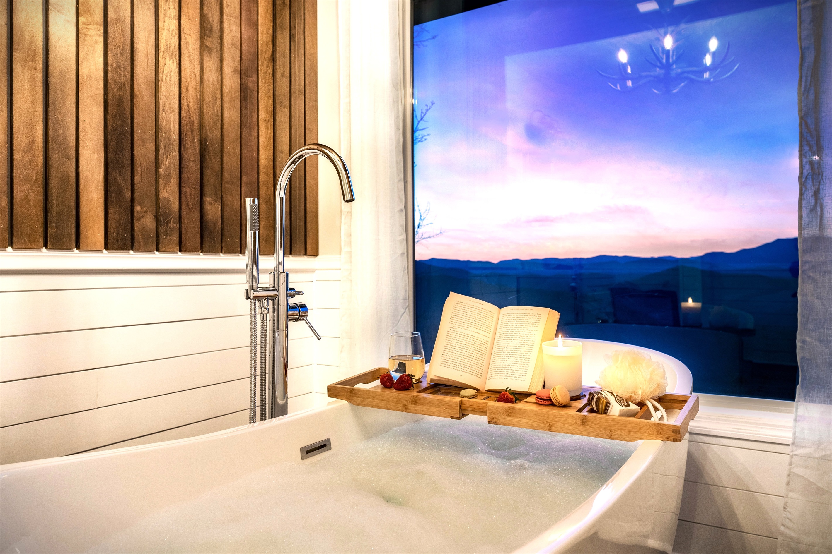Tucked away in the mountains, this tub feels more like a secret retreat in a secluded wood. Warm bubble bath water wrapping you like a blanket while gazing into the distance. It’s a private front-row seat to nature’s most majestic show!