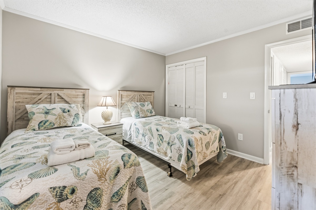 3rd bedroom with  2 twin beds, plenty of space.