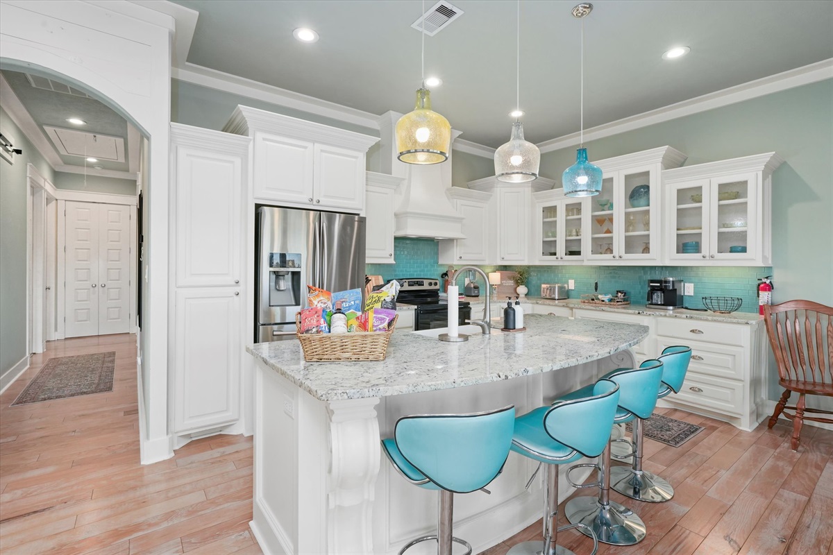e423689d49c641fba2ee62355529b8f9 Large | Beachhouse | Texas | TX | Vacation Homes | Galveston | Crystal Beach | Kokomo | Breezy Days | Beachfront Elegance | Sunrise Serenity | Southern Sands Property Management, LLC