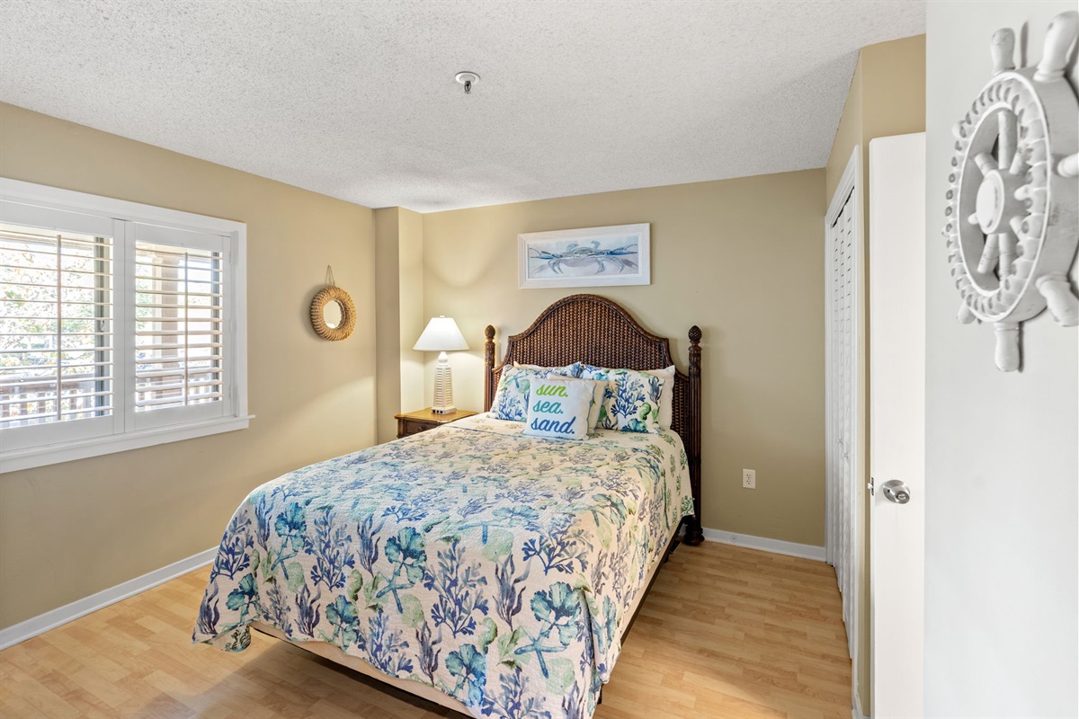 Queen Bed In 2nd Bedroom