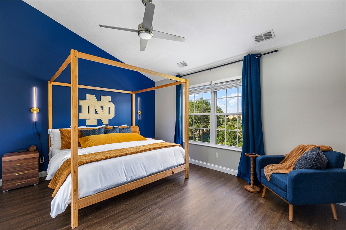 Bedroom 2 King bed with private bathroom (tub & shower)