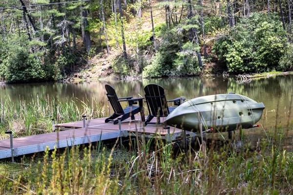 Nestled in nature you feel far away, yet you are close to shops and restaurants.