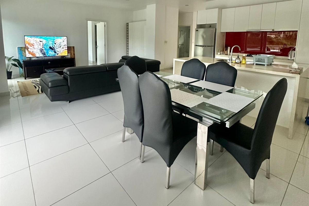 Dining Area seating 6 persons