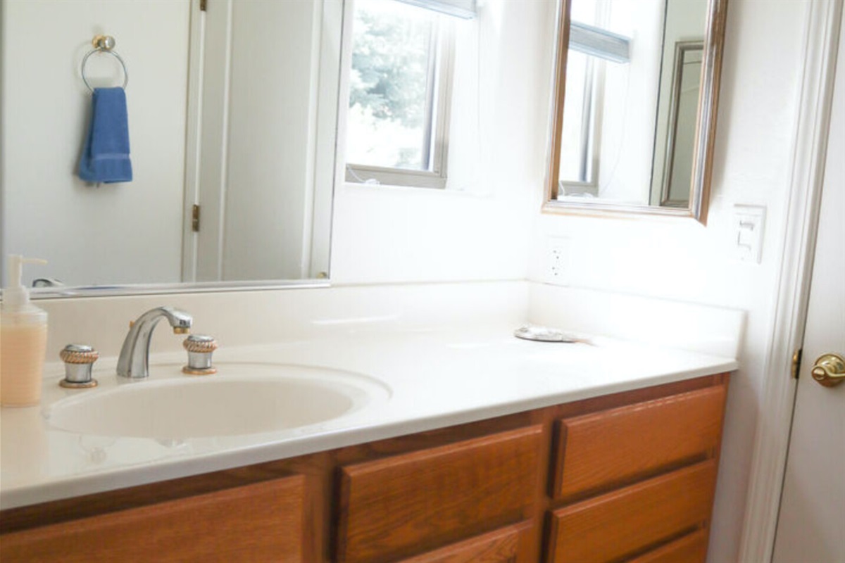 Jack n Jill bathroom between bedroom 3 and 4.