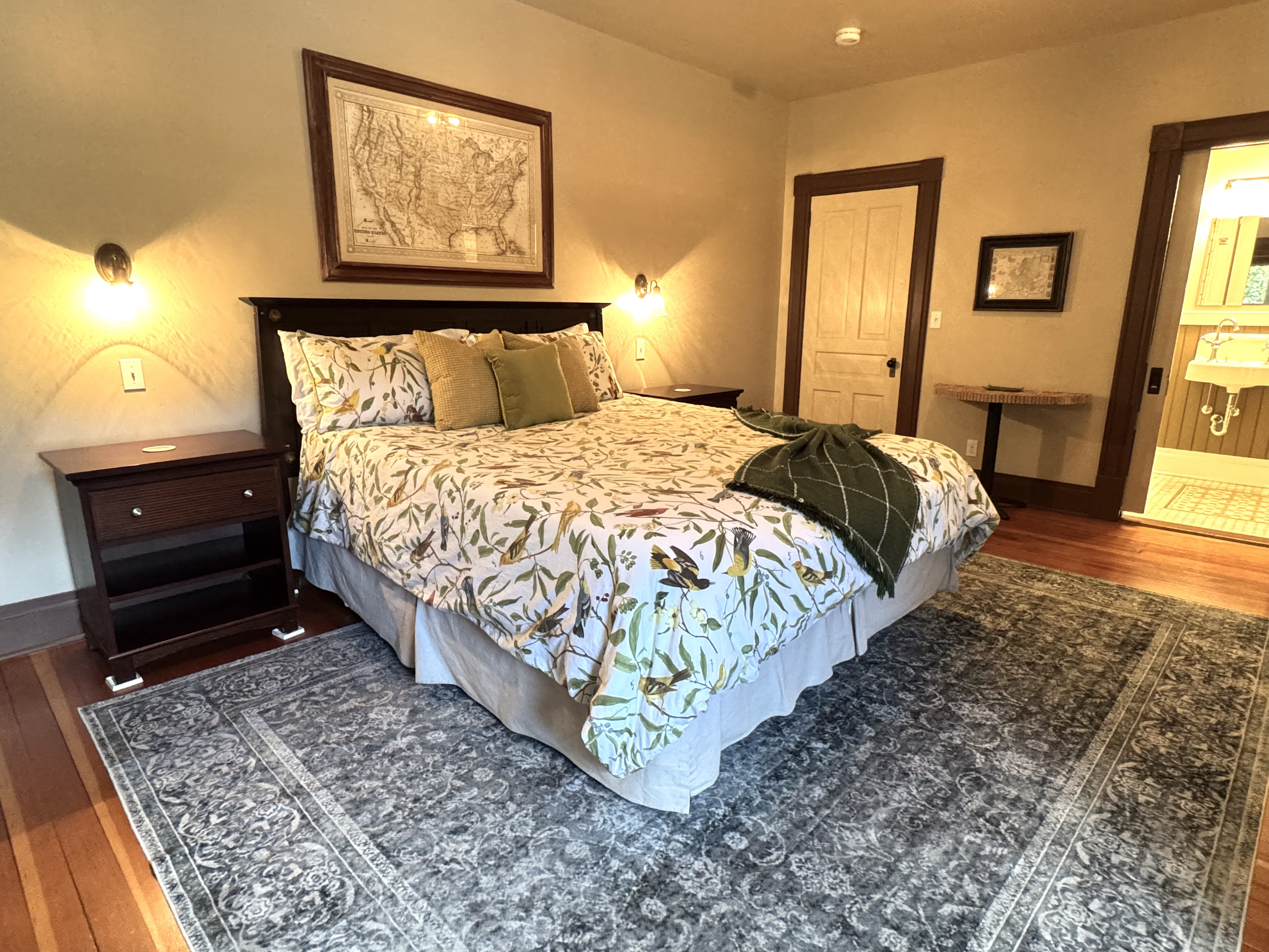2nd Floor, Cal King Bed