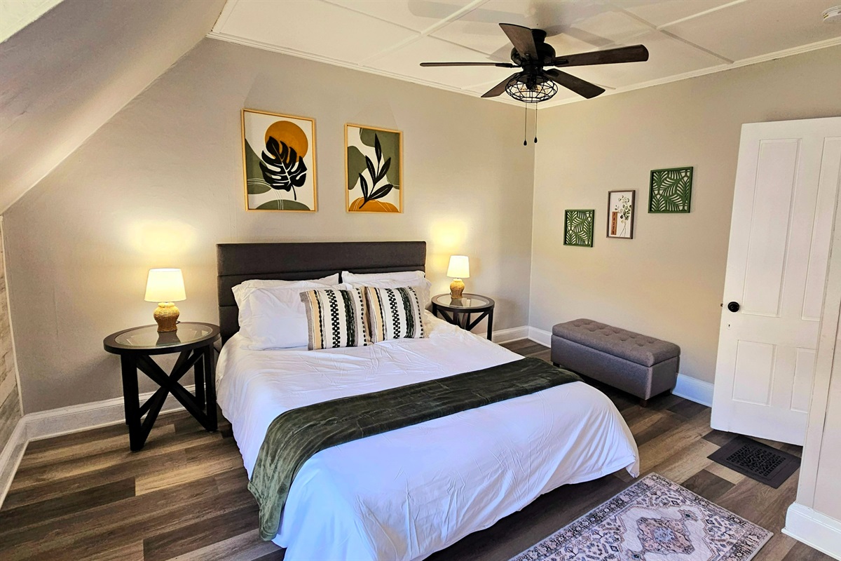 Bedroom with Queen Bed