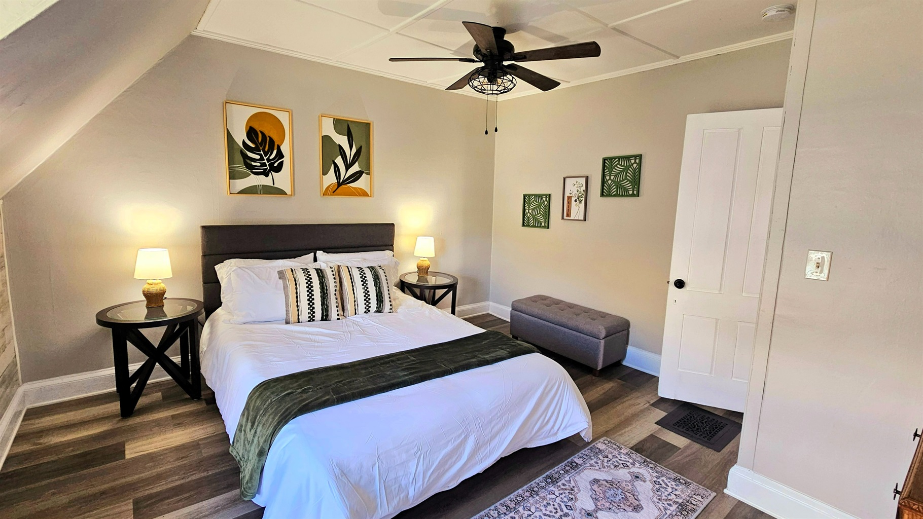 Bedroom with Queen Bed