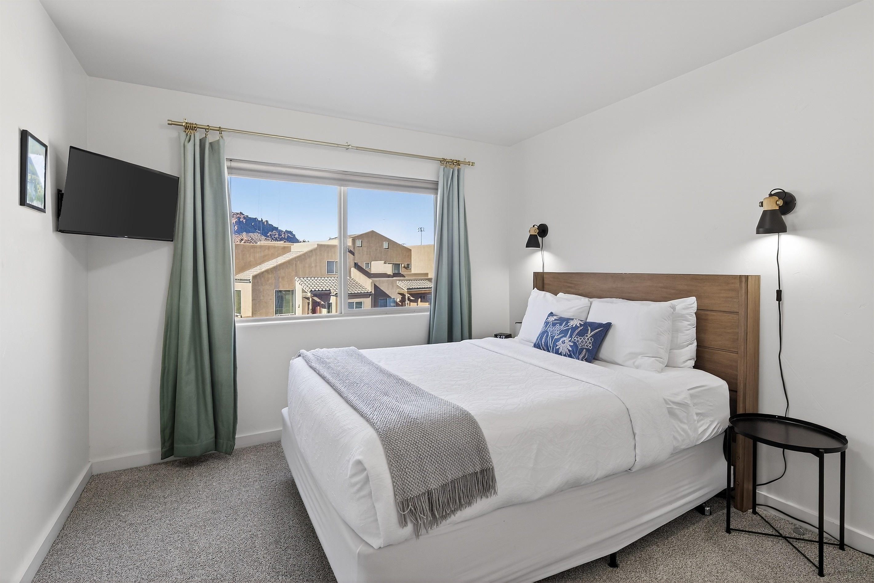 Queen Bedroom with Moab Rim Views