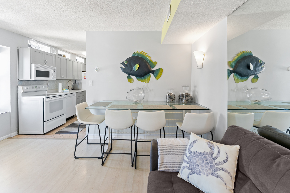 Dining Area with seating for 4