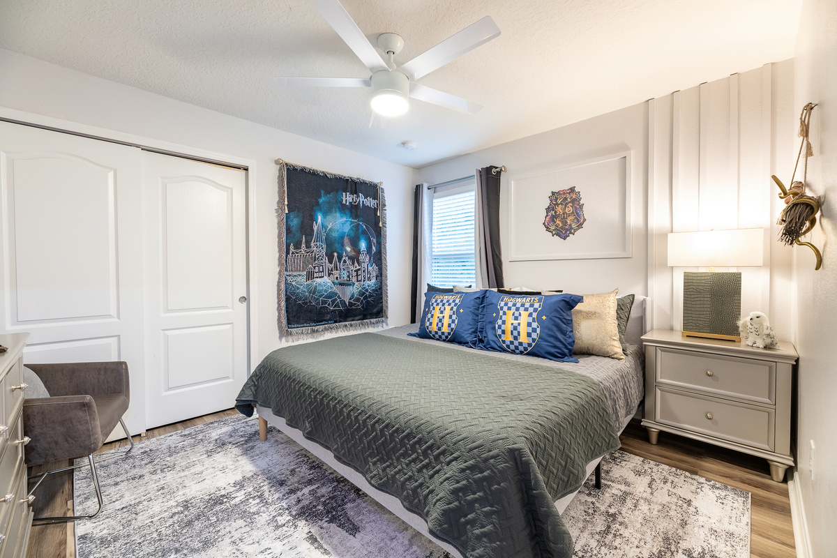 Harry Potter bedroom with King Bed