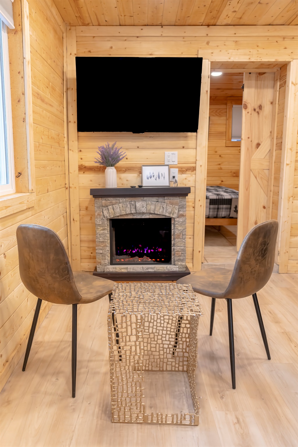 With a warm fireplace, a big 55-inch TV,  it’s the perfect spot to kick back, sip your coffee, and debate whether to explore or just lounge all day!