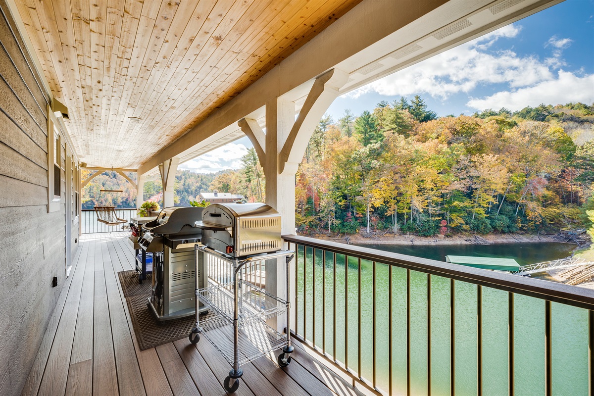 2nd floor outdoor cooking area, grill, griddle and pizza oven