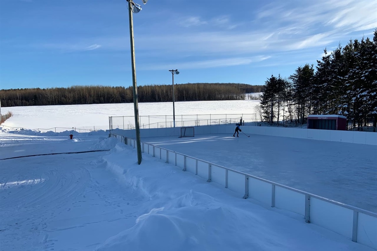 Patinoire du village à 2 minutes à pied.