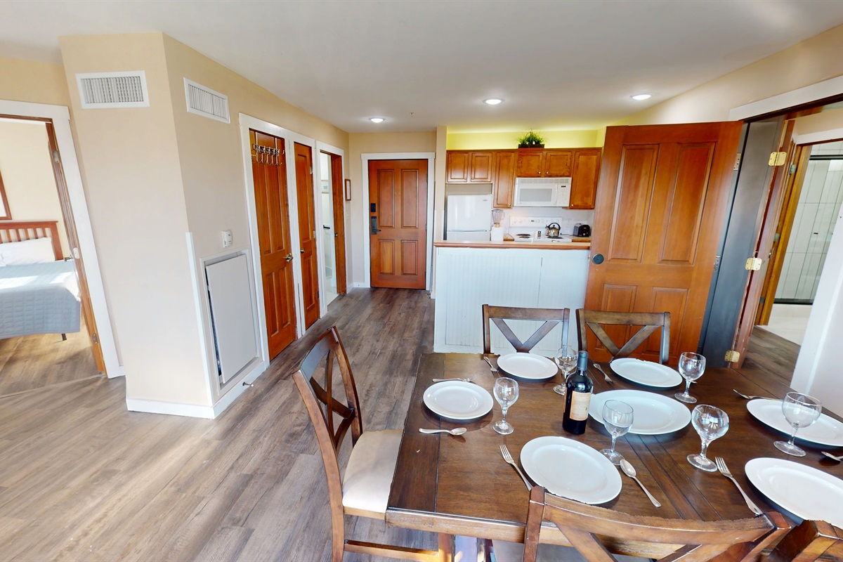 Morning coffee to midnight snacks—this kitchen has you covered.