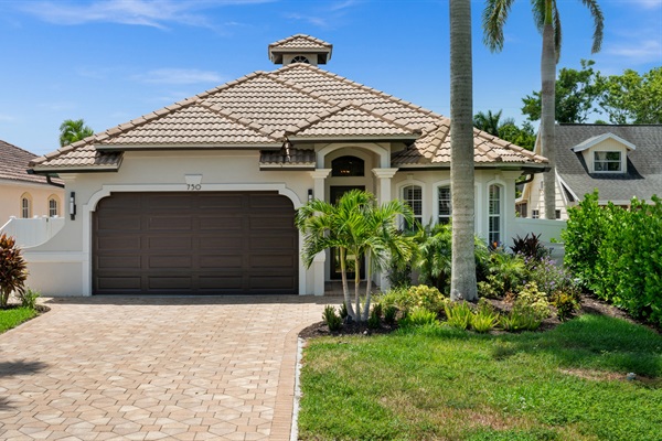Naples Park | Poolside