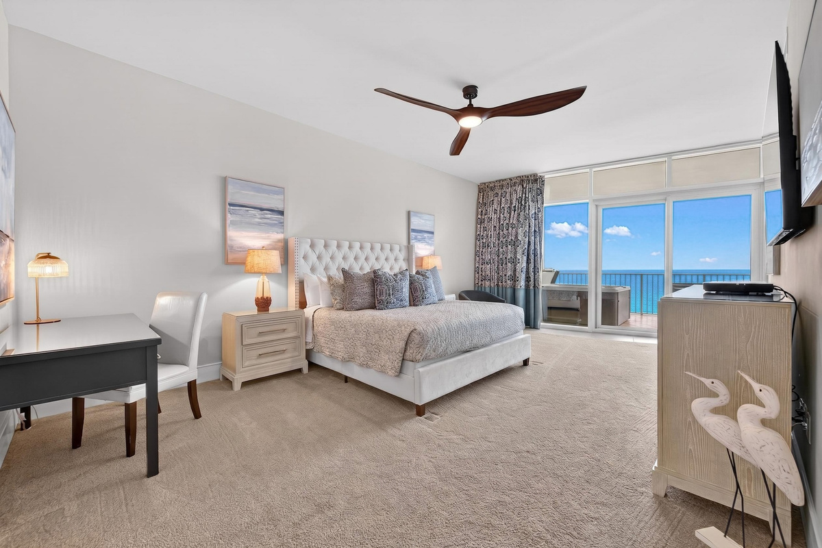 Master King Bedroom, balcony access
