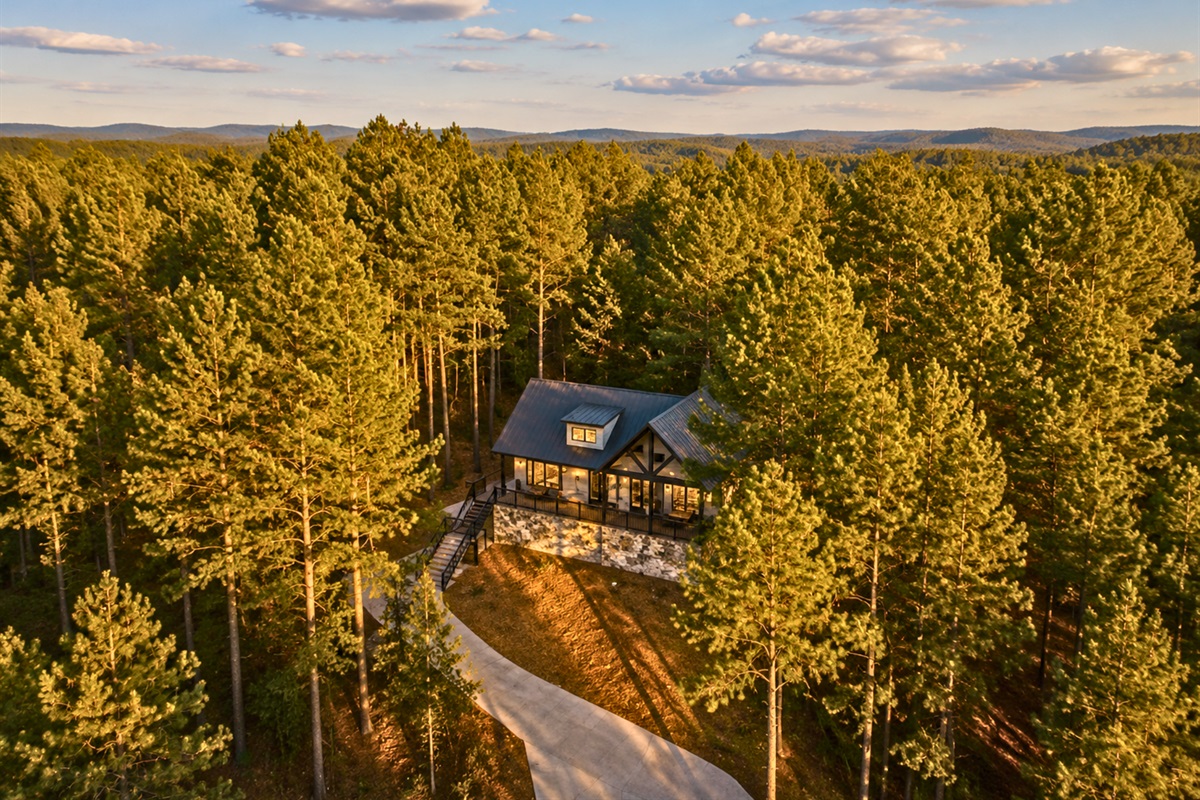 Surrounded by endless pines and peaceful scenery, Just You ‘N’ Me is the perfect private escape for couples looking to relax and reconnect.