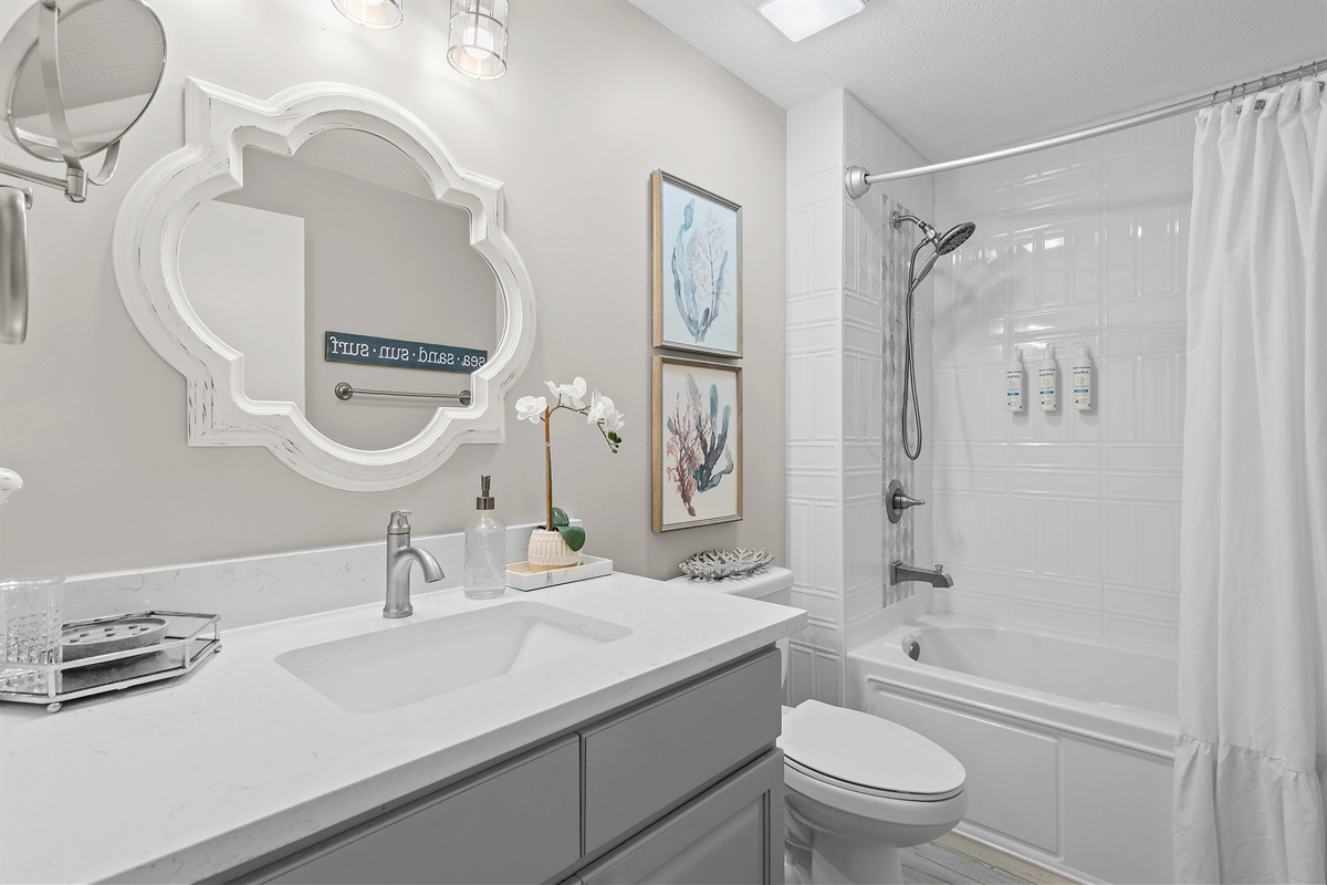 Tops'l Summit 405's Master Bathroom - Private Updated Bathroom with Shower Tub Combo