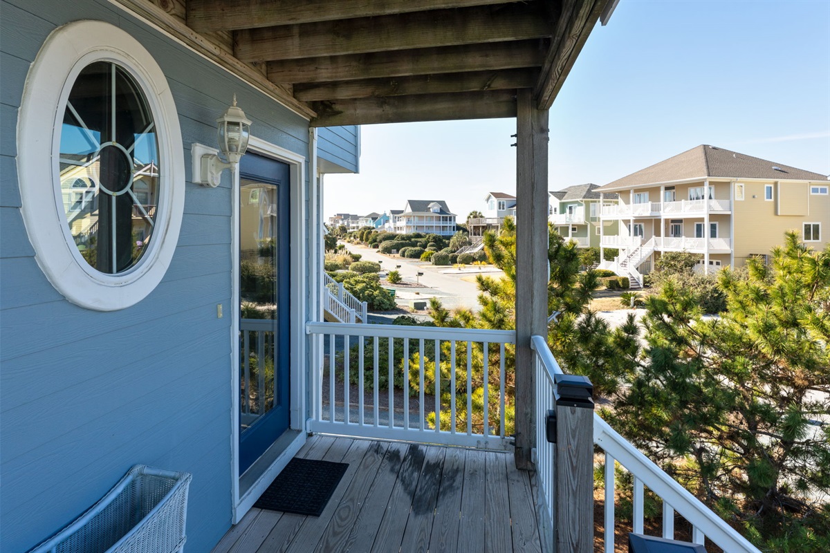 Front with Smart Lock for Easy & Seamless Entry.