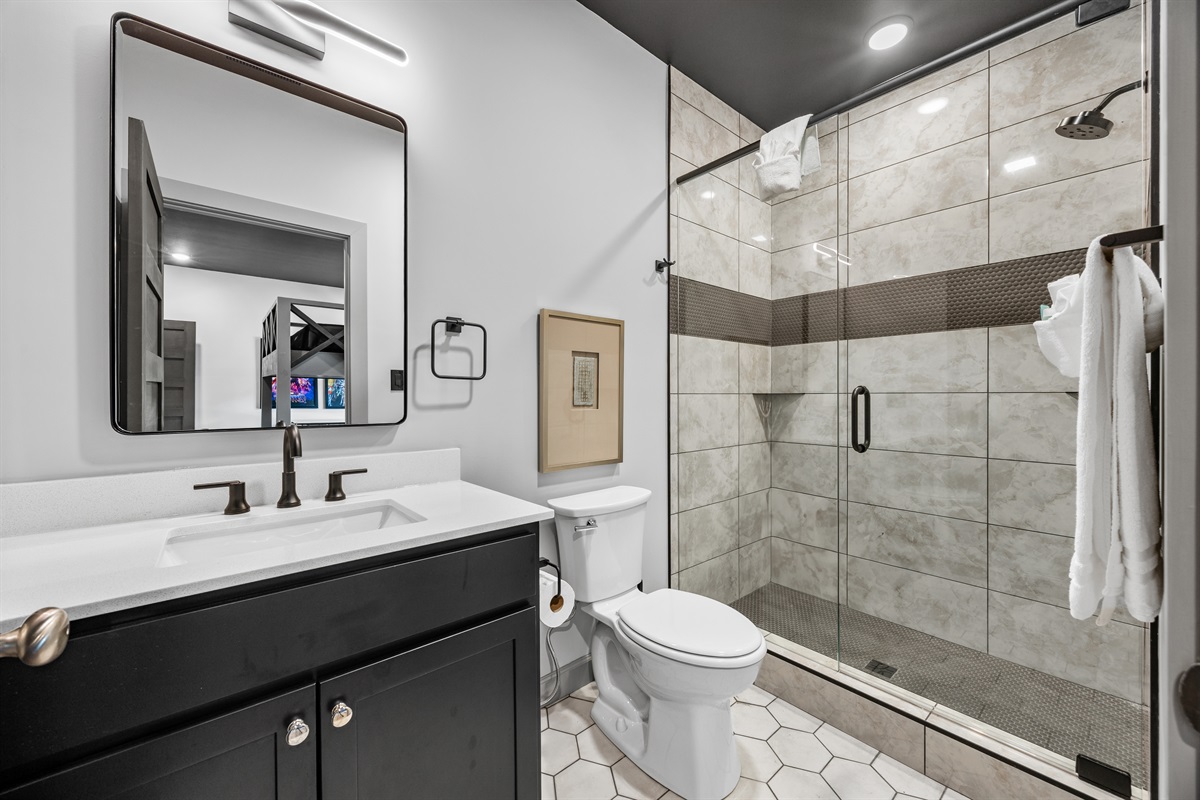 En-suit bathroom of bedroom #5.