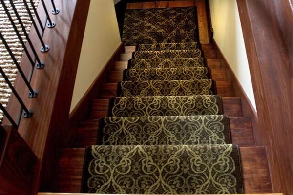 Stairway from main level to lower level has a landing - be sure to use the handrail