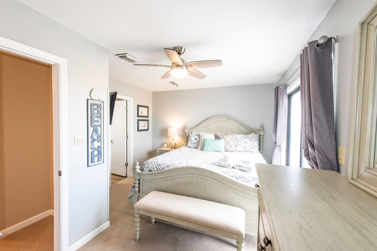 Find your own retreat in the second king suite &mdash; private balcony, ensuite bath, and a bed worth sleeping in after a long beach day.