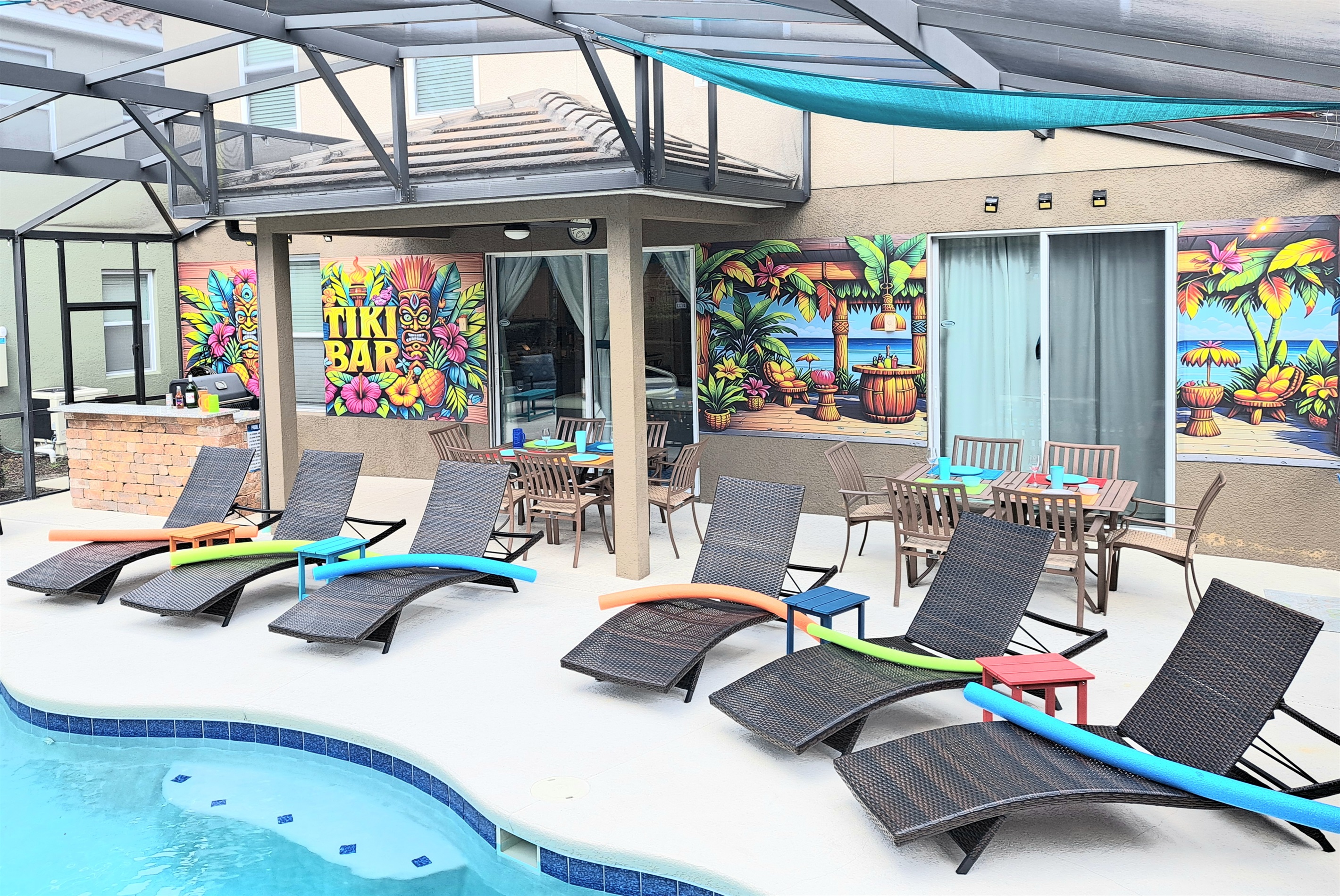 6 Lounge Chairs