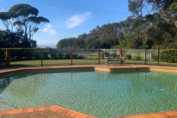 It is a shallow pool with a minimum depth of 0.8m.