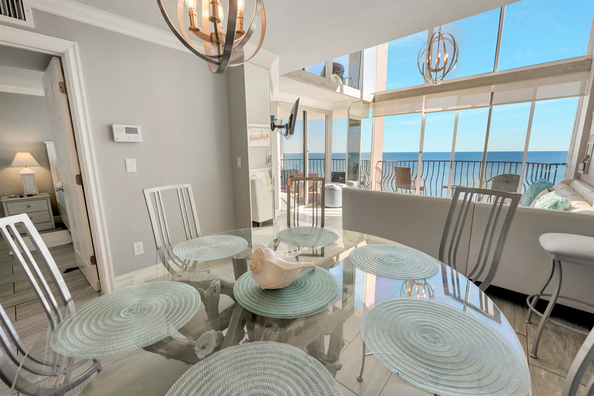 Amazing Living Room with Stunning Views🌊☀️