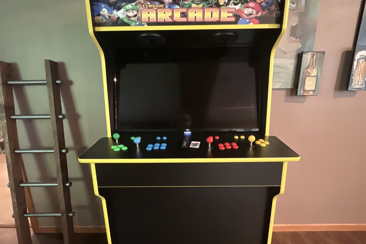 Arcade w/ 1700 Games!