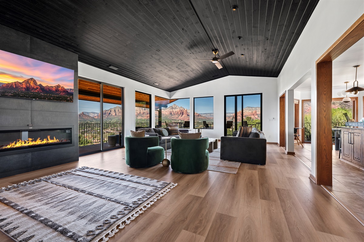 Room to gather, relax, and take it all in—framed by Sedona’s iconic red rocks.