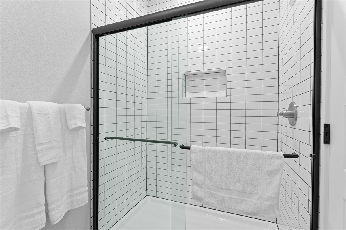 Master Bathroom 1 - Main Floor