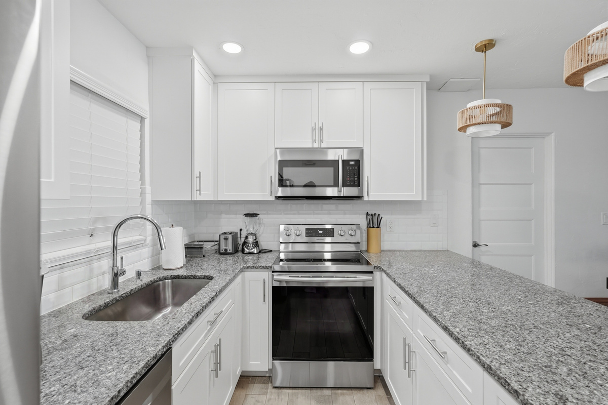 Fully equipped with modern appliances and essential cookware, the kitchen makes preparing meals easy&mdash;whether you're enjoying your morning coffee or cooking dinner after a day by the water.