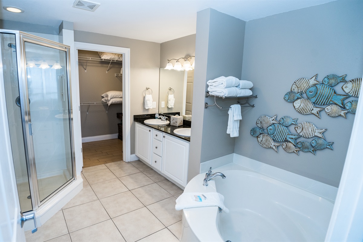 Soaking Tub, Shower, Double Sinks & Walk in Closet