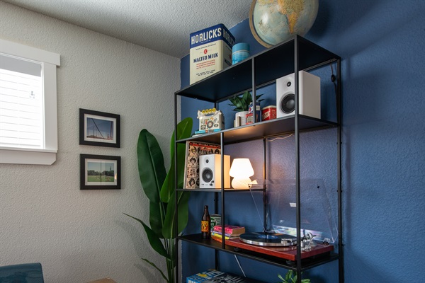 record player and speakers setup for some music fun