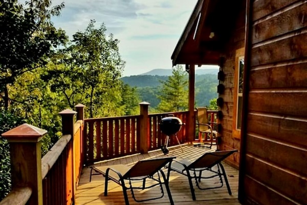 Side upper deck-
Upper wrap around deck with swing, seating and charcoal grill - overlooking the river with spectacular mountain views. Enjoy the sounds of the river rushing by!