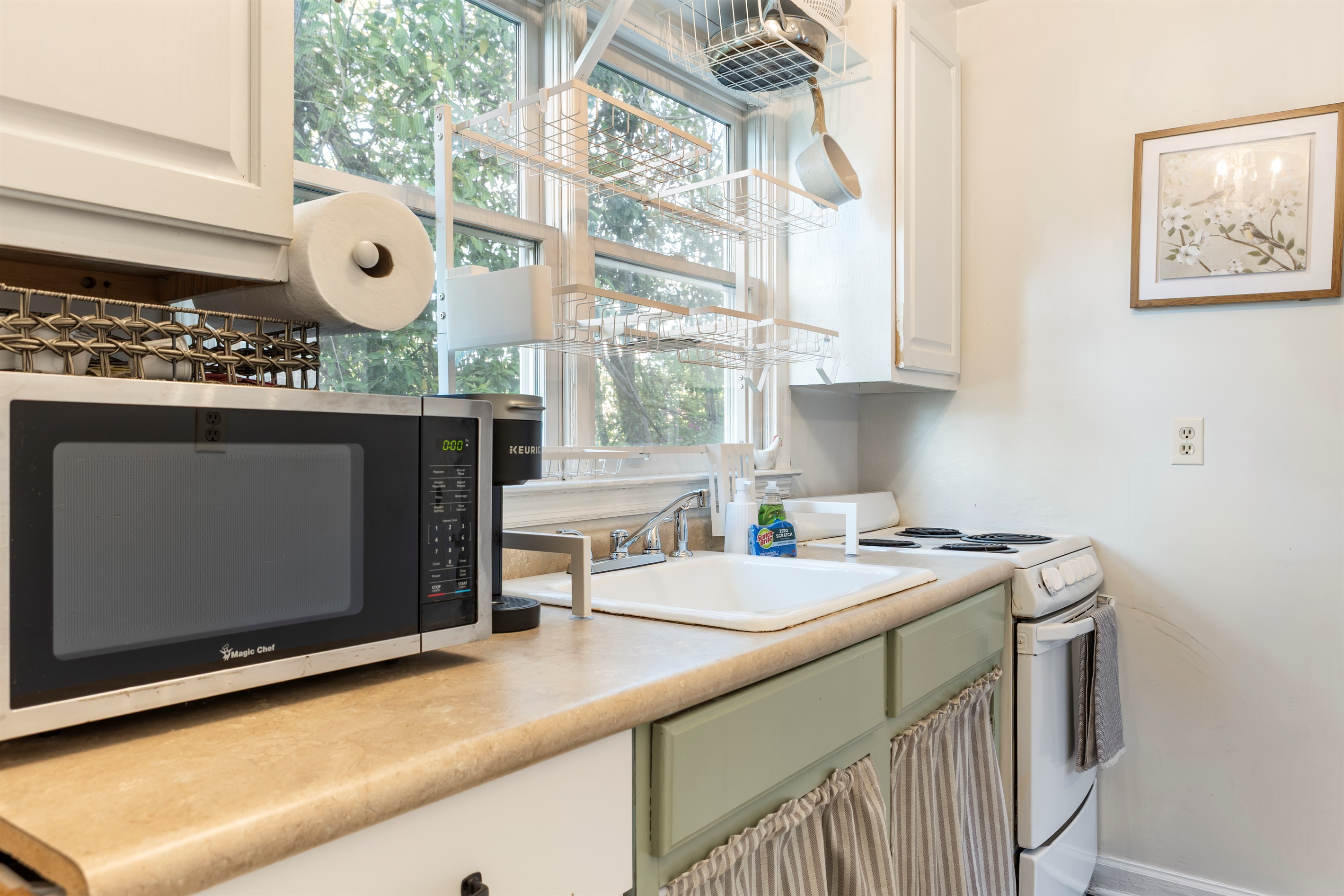 Find what you need to make a meal during your stay!