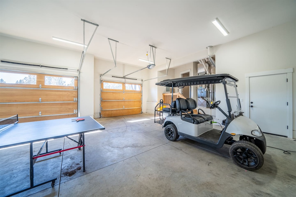 Golf cart included, free for guests' use.