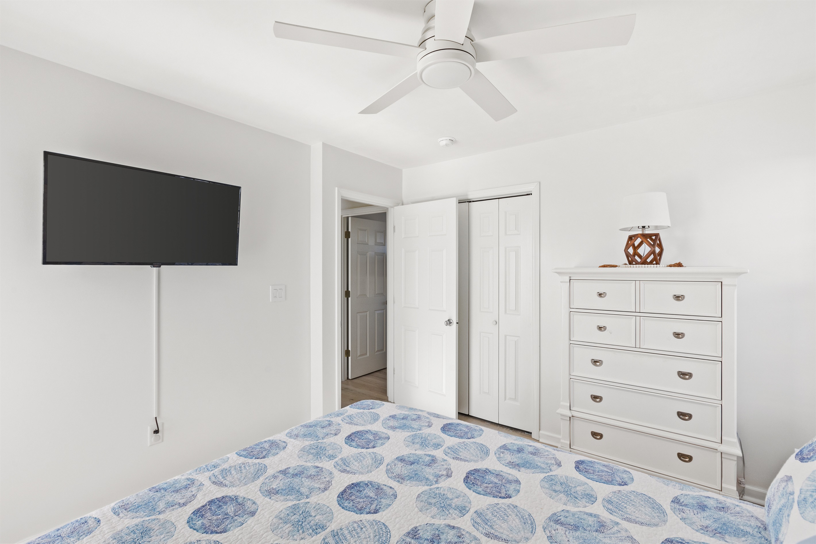 Bedroom 3 - Second Floor (Queen)