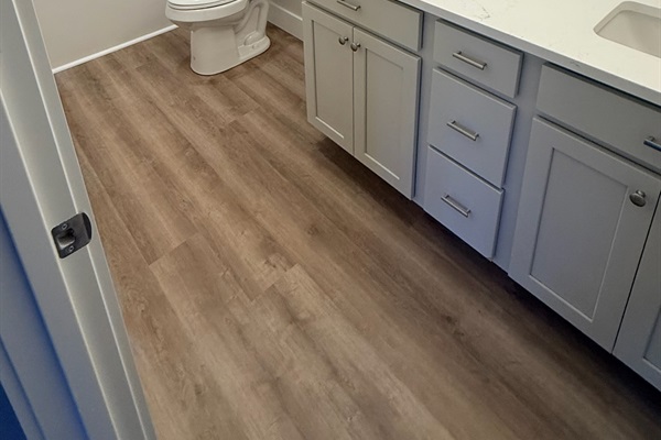 Lower bunk room ensuite bathroom.